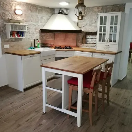 Lantina * Betina (Sibenik-Knin)