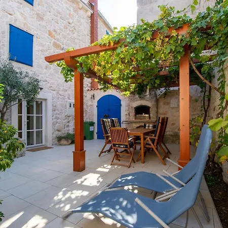 Lantina * Betina (Sibenik-Knin)