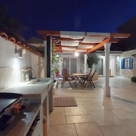 Lantina * Betina (Sibenik-Knin)