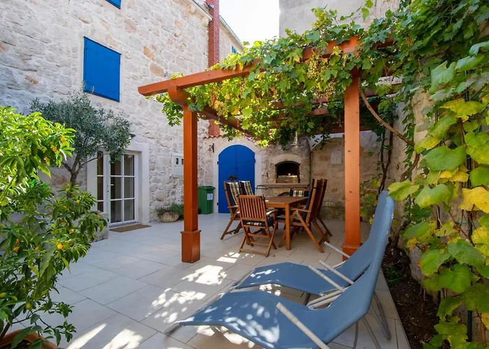 Lantina * Betina (Sibenik-Knin)